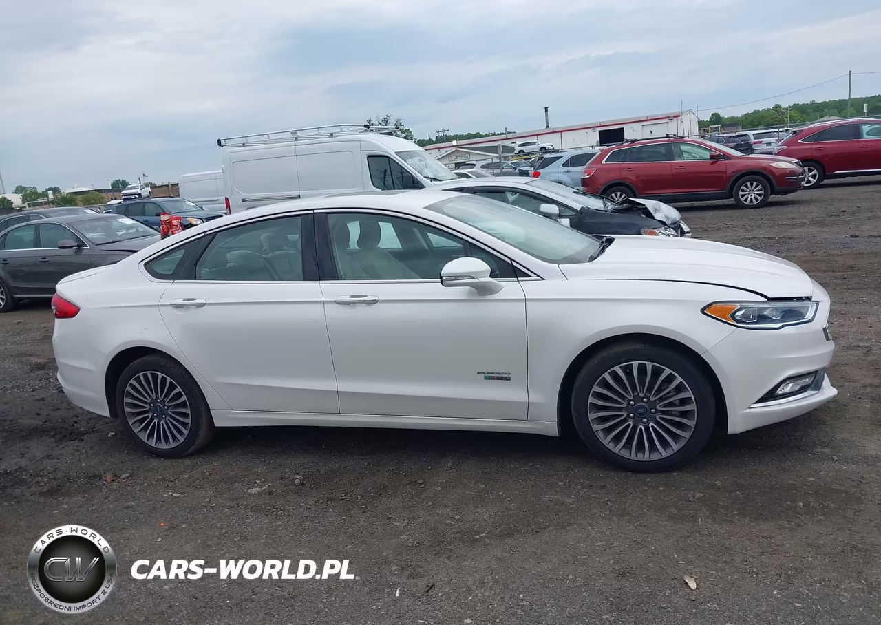 2018 Ford Fusion Energi Titanium VIN:3FA6P0SU4JR258518 - 13