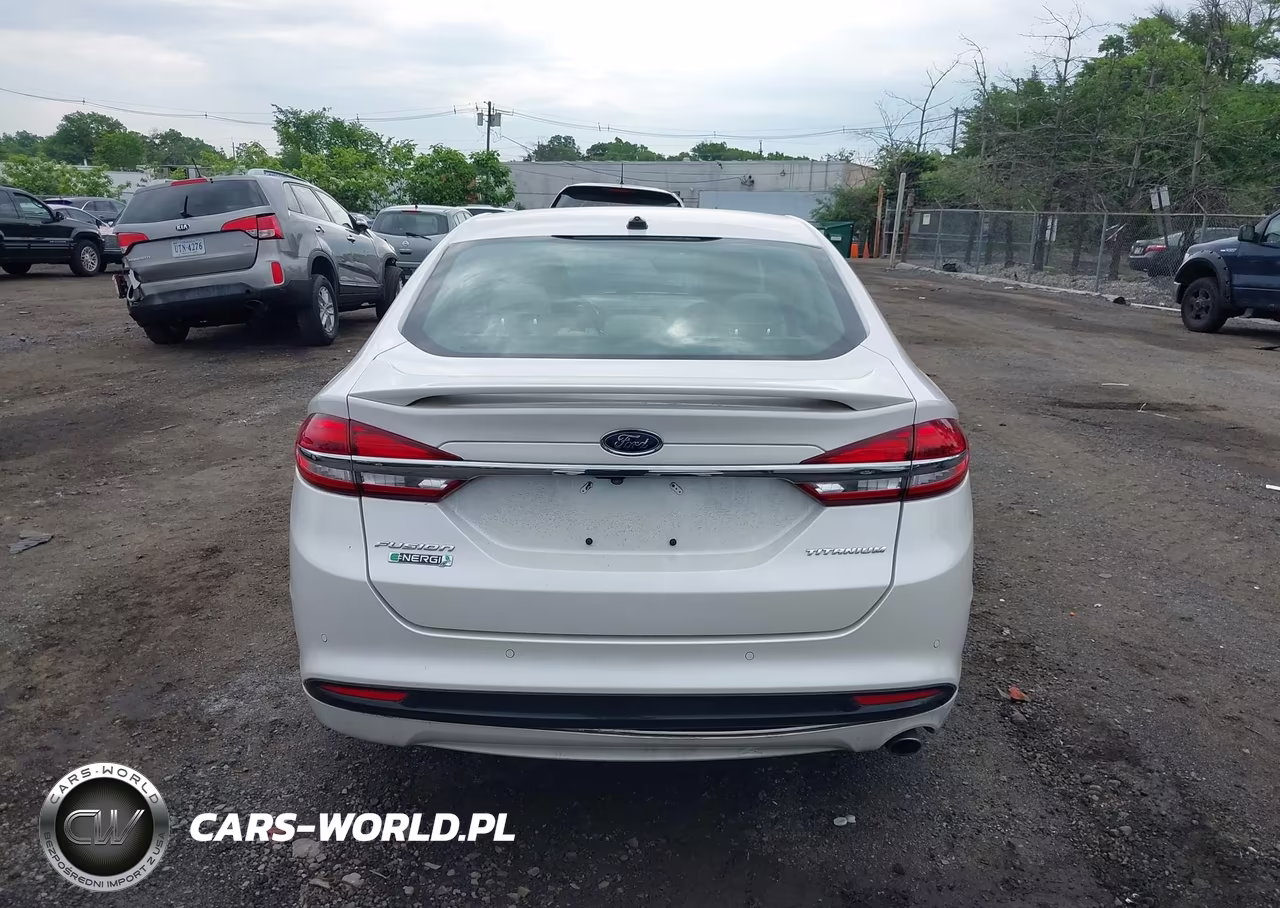 2018 Ford Fusion Energi Titanium VIN:3FA6P0SU4JR258518 - 16