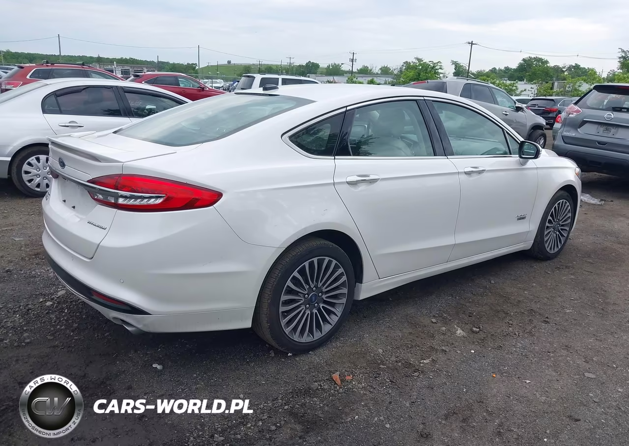 2018 Ford Fusion Energi Titanium VIN:3FA6P0SU4JR258518 - 4