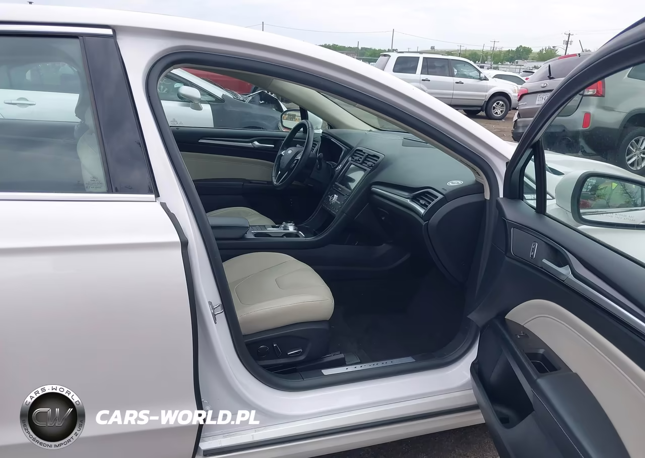 2018 Ford Fusion Energi Titanium VIN:3FA6P0SU4JR258518 - 5