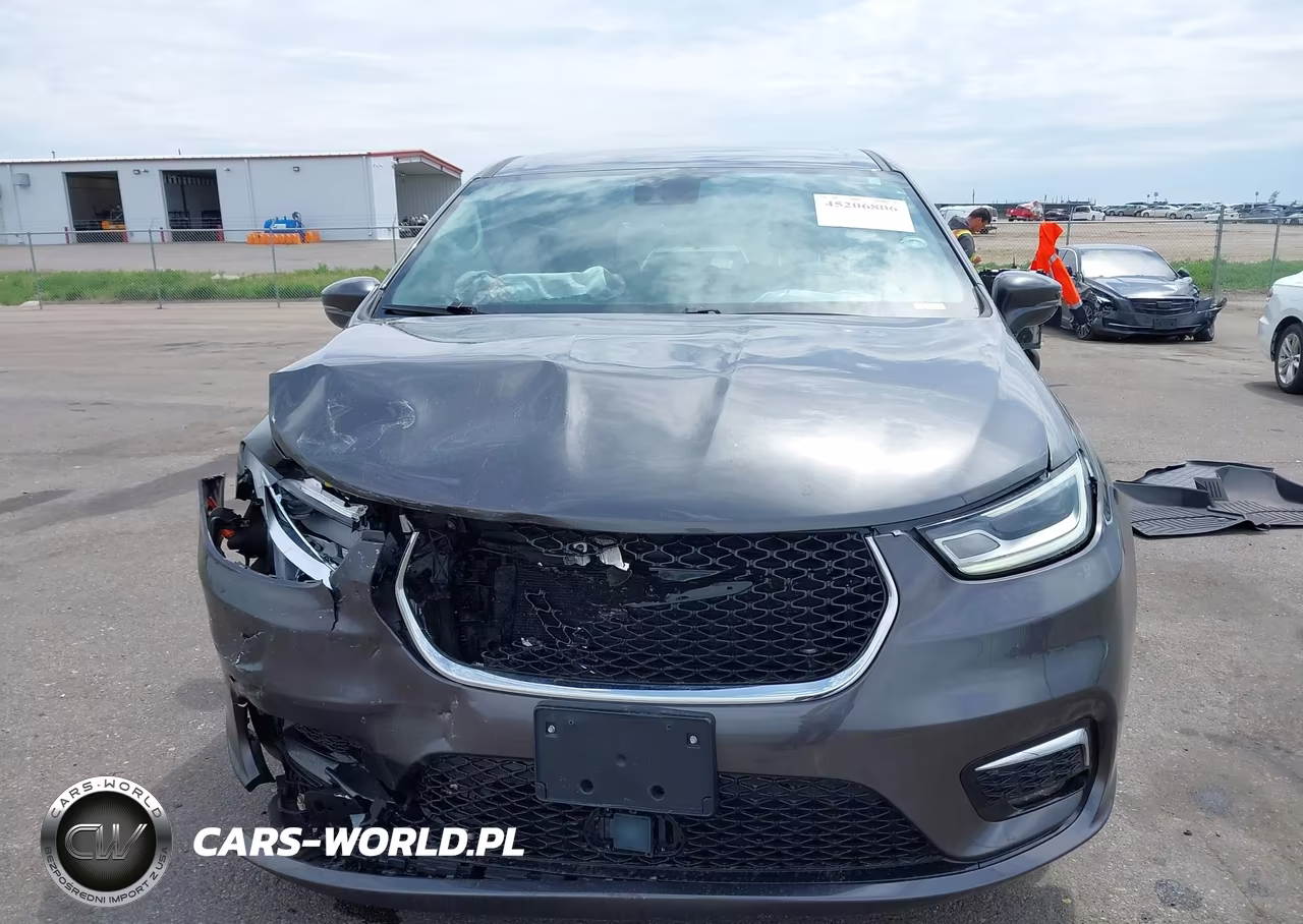 2022 Chrysler Pacifica Hybrid Touring L VIN:2C4RC1L72NR206771 - 12