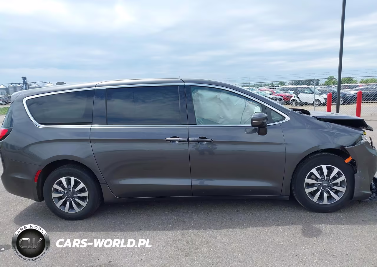 2022 Chrysler Pacifica Hybrid Touring L VIN:2C4RC1L72NR206771 - 13