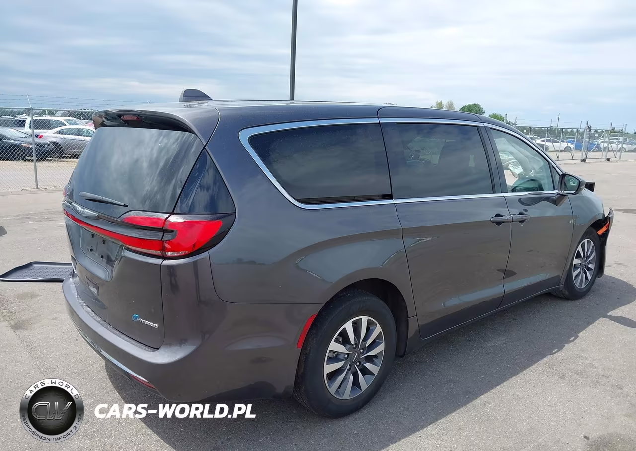 2022 Chrysler Pacifica Hybrid Touring L VIN:2C4RC1L72NR206771 - 4