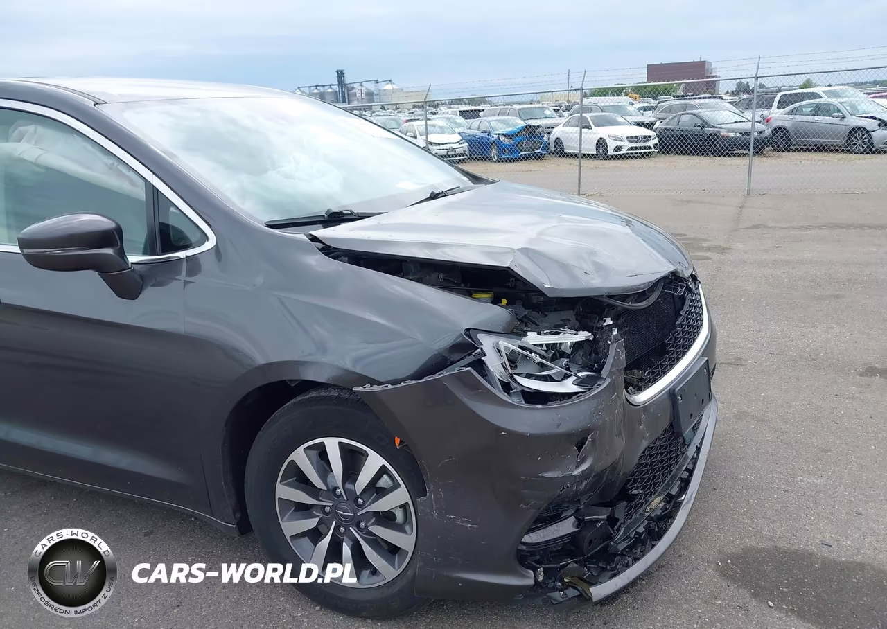 2022 Chrysler Pacifica Hybrid Touring L VIN:2C4RC1L72NR206771 - 6