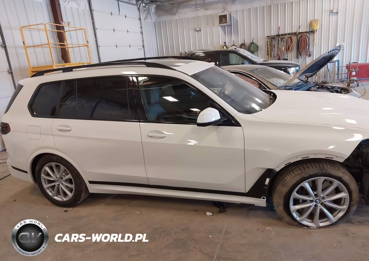 2026 BMW X7 xDrive40I VIN:5UX23EM02T9300600 - 13