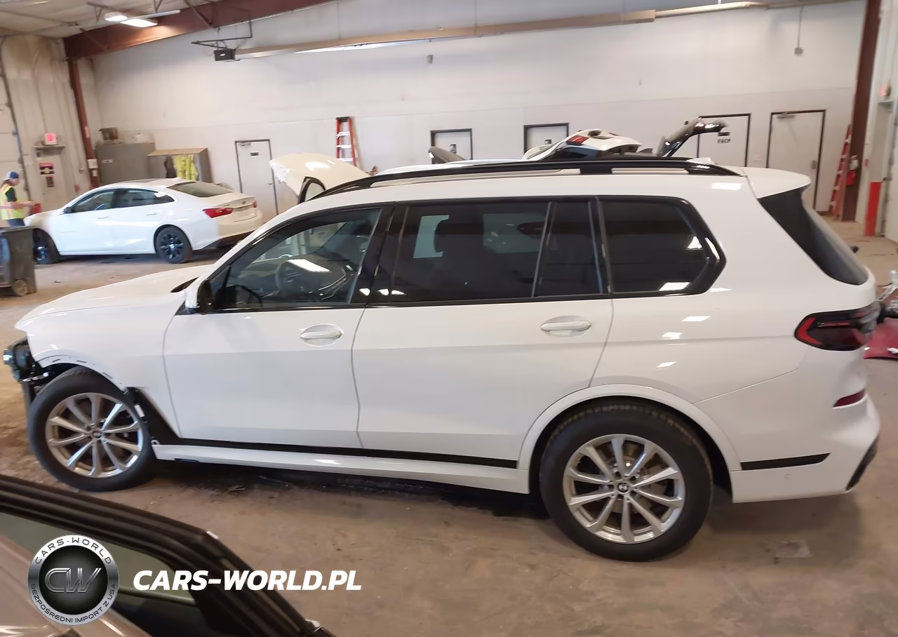 2026 BMW X7 xDrive40I VIN:5UX23EM02T9300600 - 14