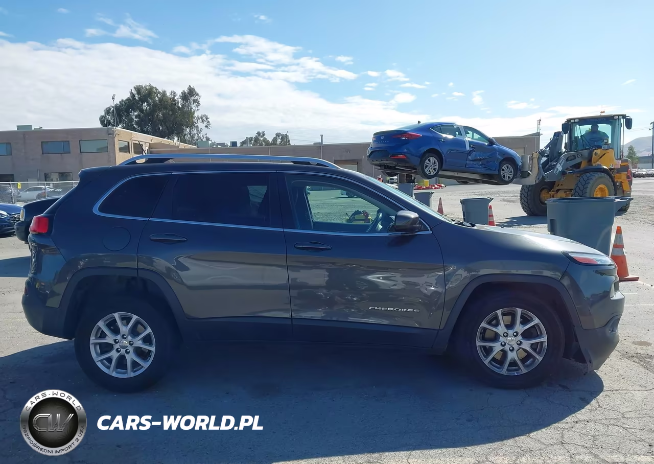 2015 Jeep Cherokee Latitude VIN:1C4PJMCB1FW540379 - 13