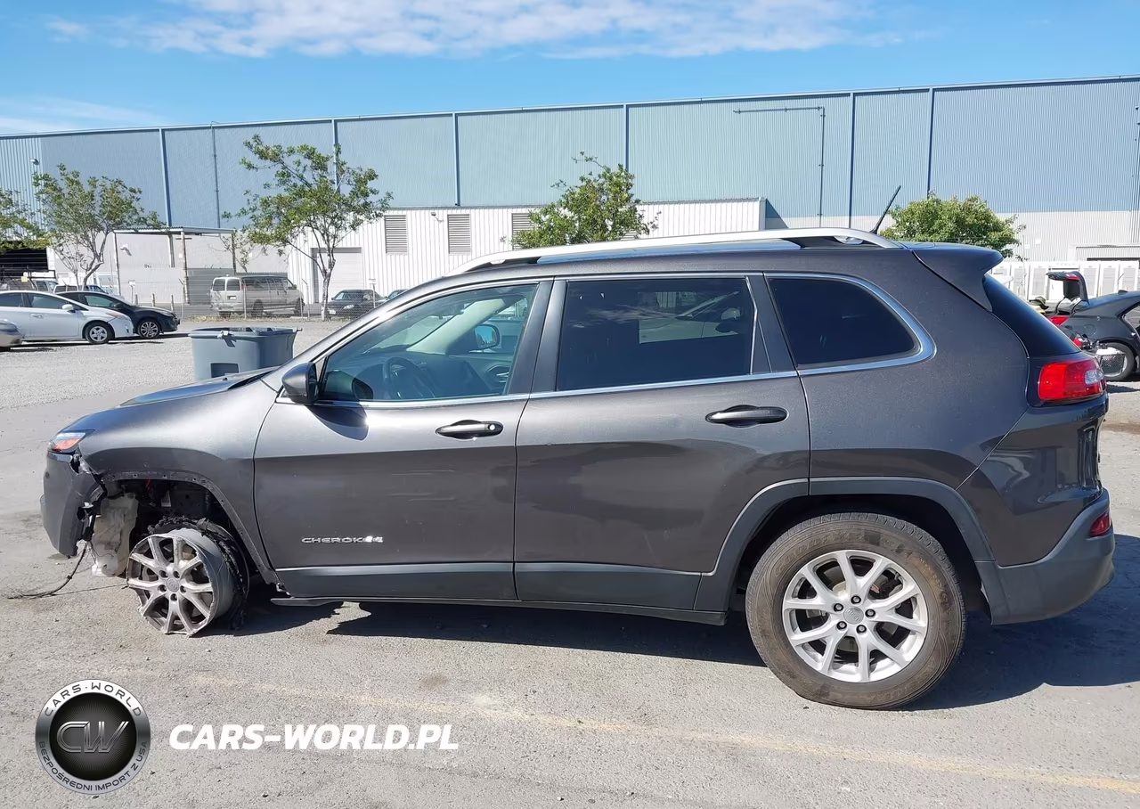 2015 Jeep Cherokee Latitude VIN:1C4PJMCB1FW540379 - 14