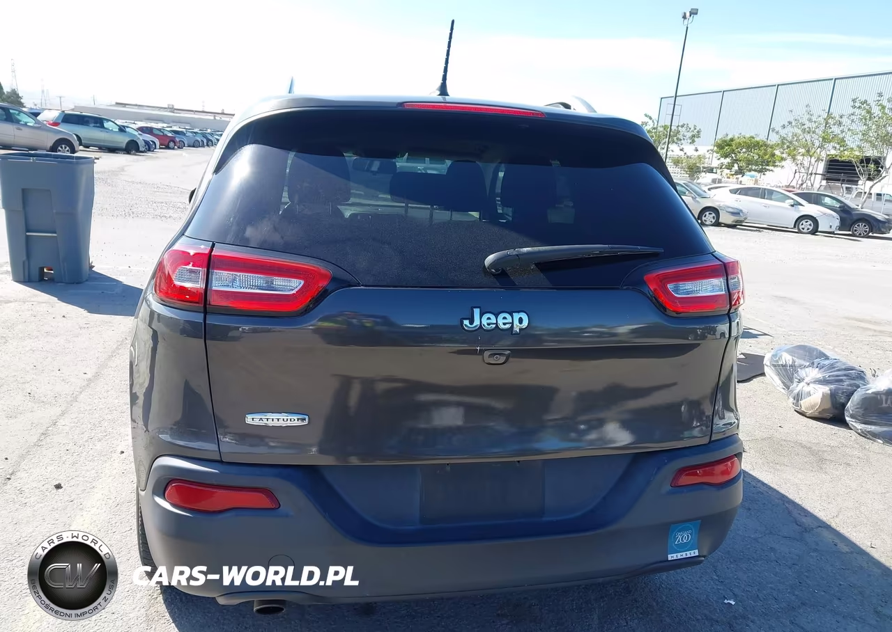 2015 Jeep Cherokee Latitude VIN:1C4PJMCB1FW540379 - 16