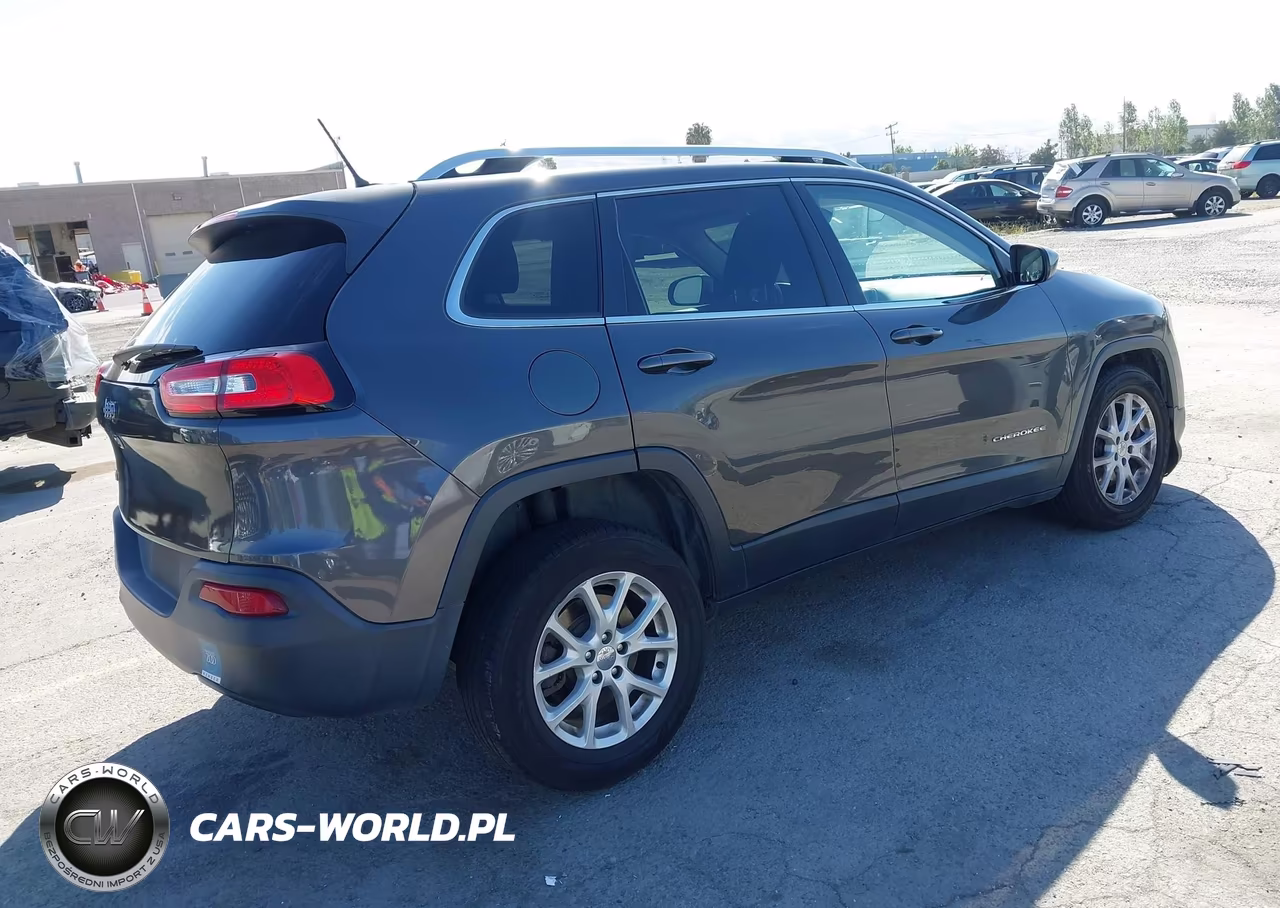 2015 Jeep Cherokee Latitude VIN:1C4PJMCB1FW540379 - 4