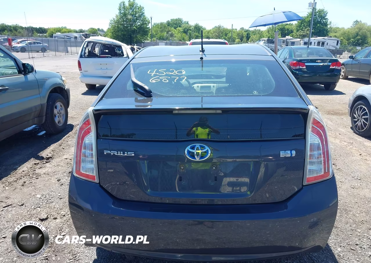 2014 Toyota Prius Two VIN:JTDKN3DU6E1743708 - 17