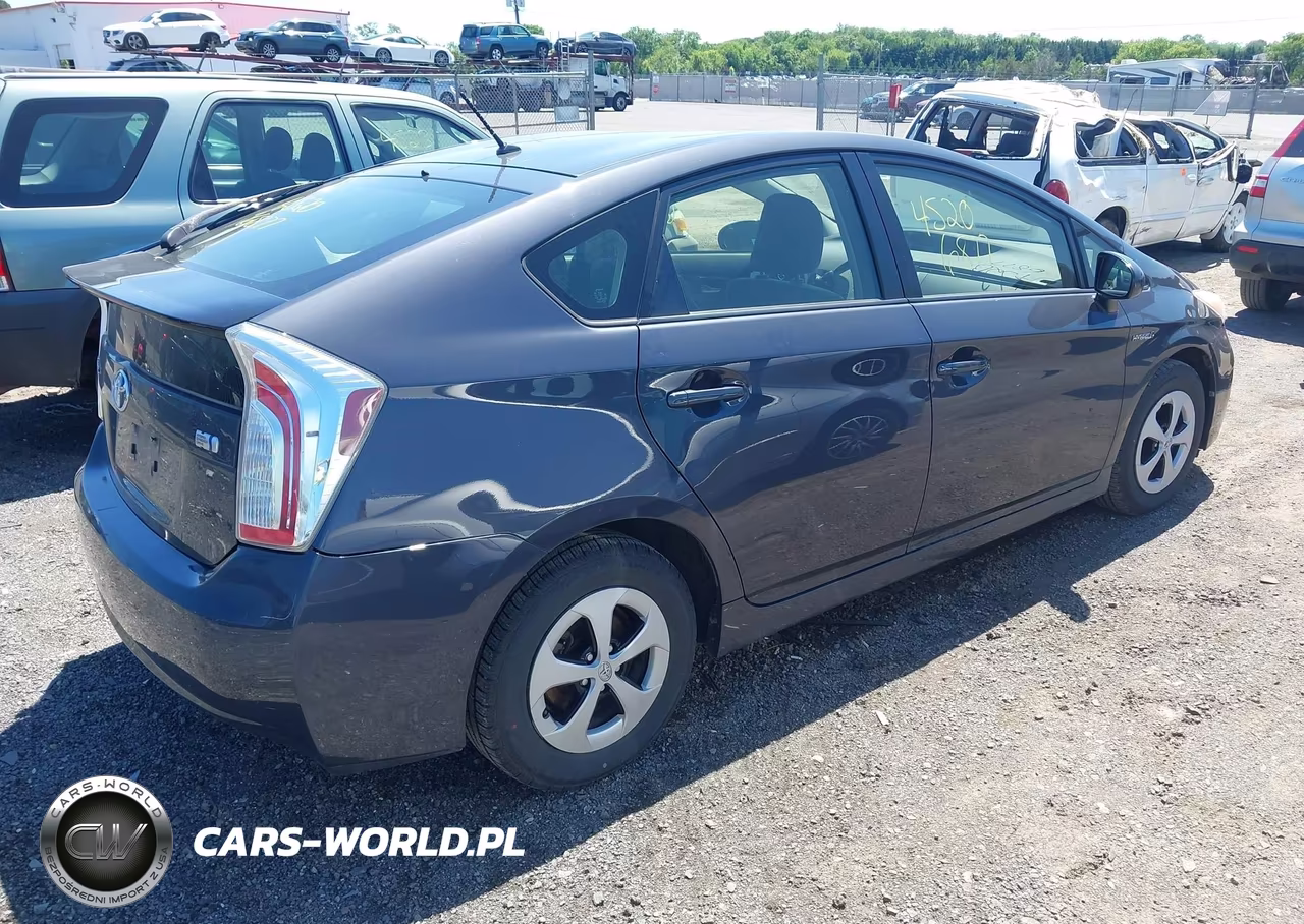 2014 Toyota Prius Two VIN:JTDKN3DU6E1743708 - 4