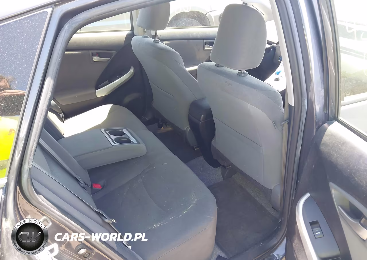 2014 Toyota Prius Two VIN:JTDKN3DU6E1743708 - 8