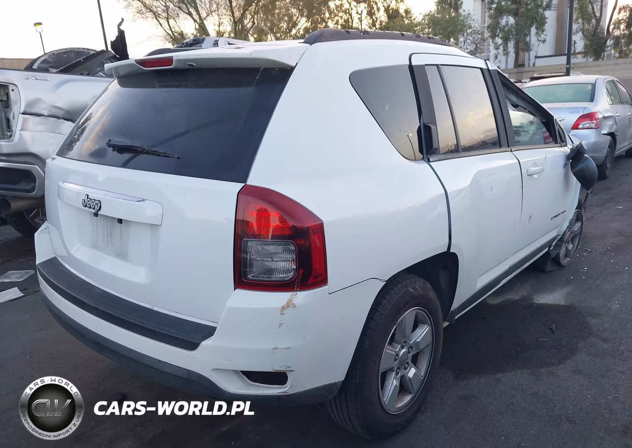 2015 Jeep Compass Sport VIN:1C4NJCBA2FD438546 - 4