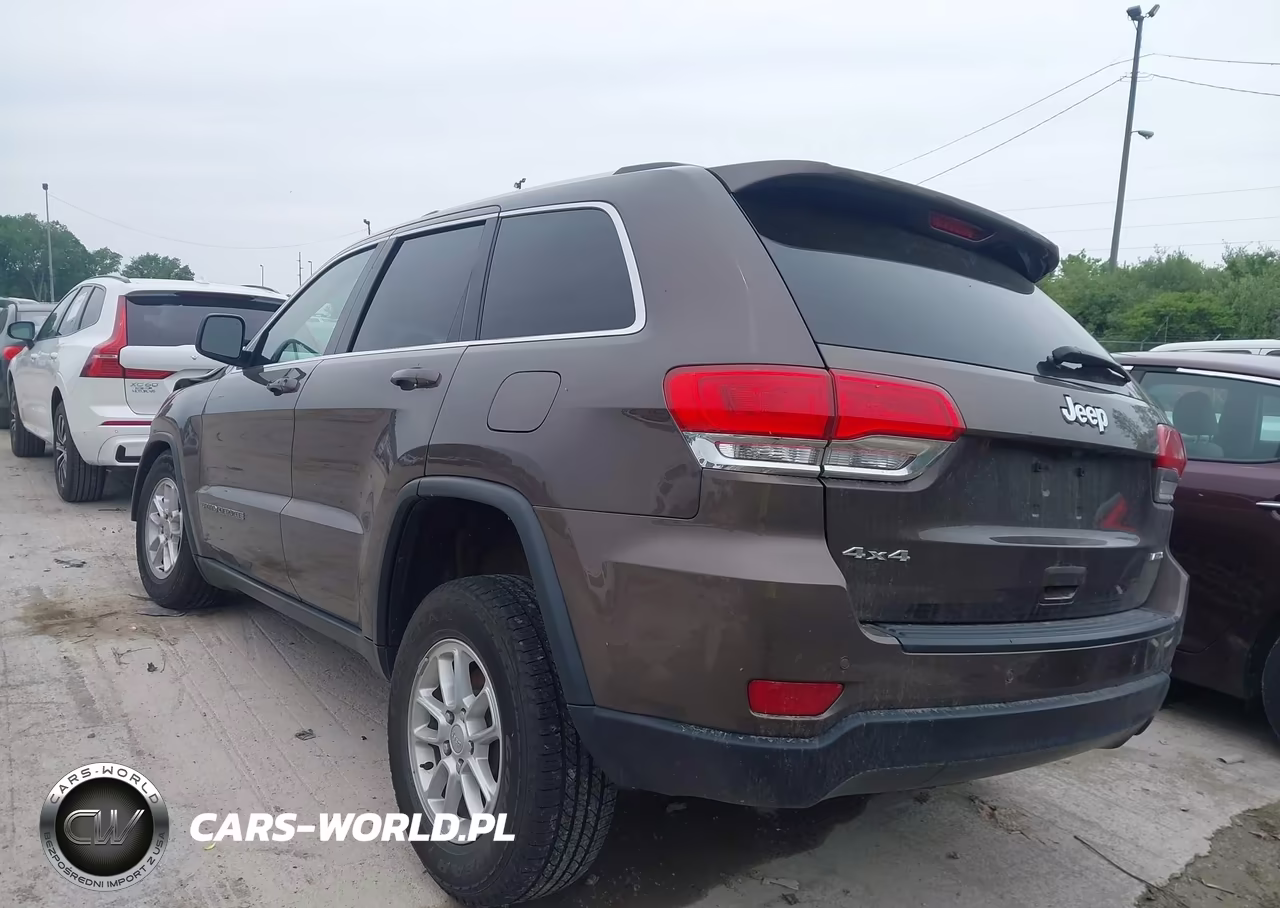 2018 Jeep Grand Cherokee Laredo E 4X4 VIN:1C4RJFAG4JC285708 - 3