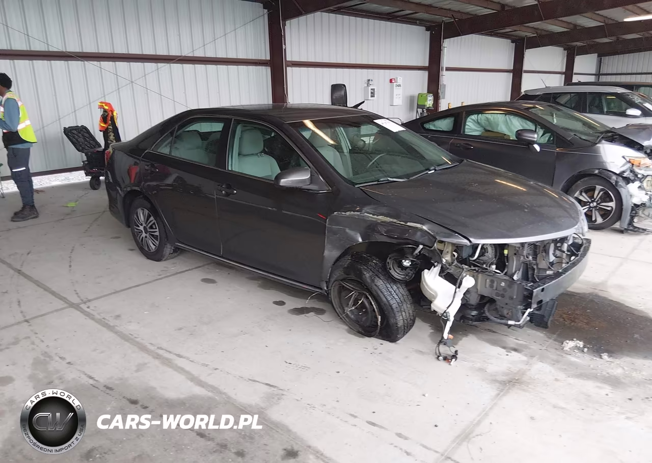 2012 Toyota Camry Le – zdjęcie 1 z 17