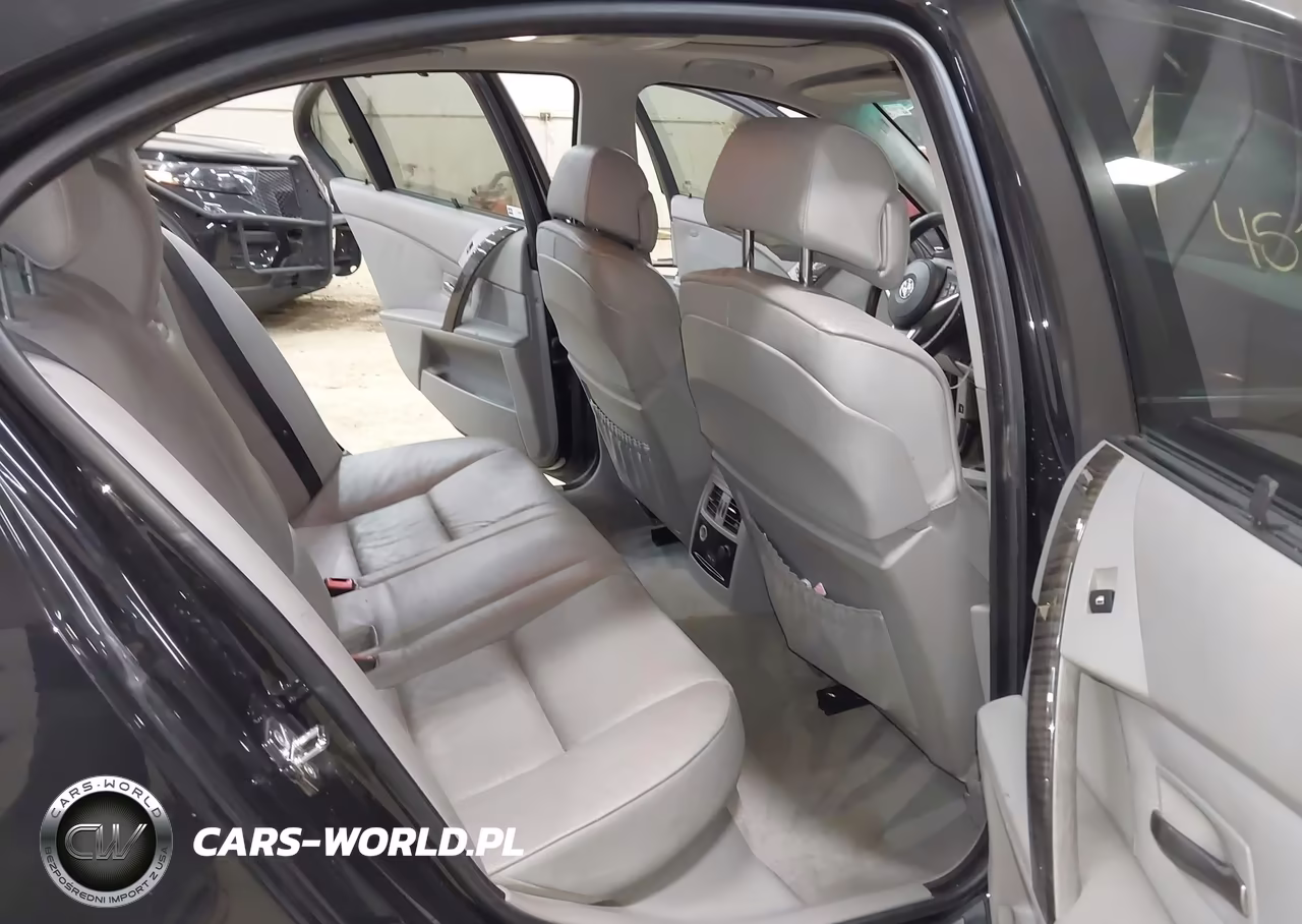 2007 BMW 530Xi VIN:WBANF73557CU24591 - 8