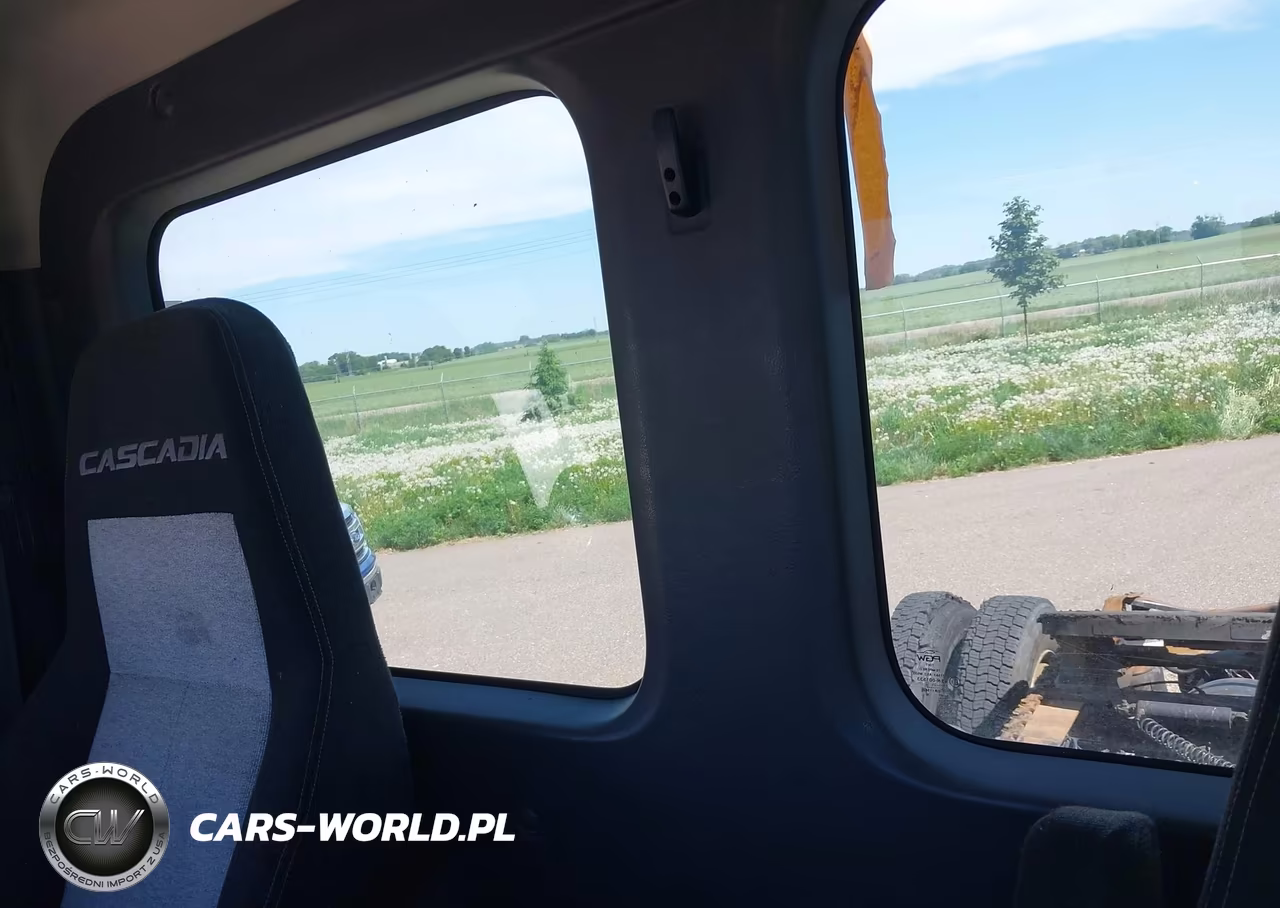 2020 Freightliner New Cascadia 126 VIN:1FUJHLDV9LLLU5401 - 7