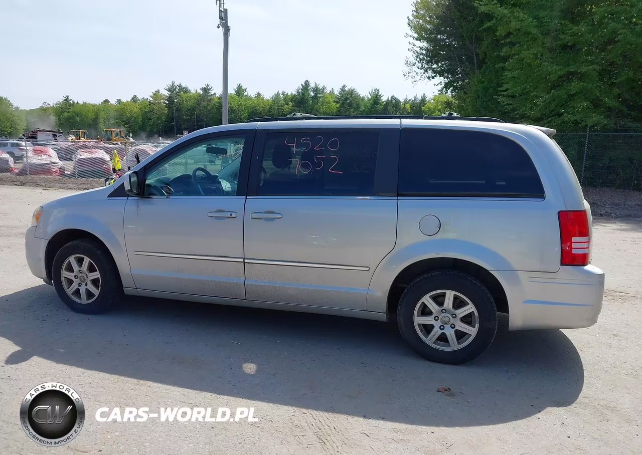 2010 Chrysler Town & Country Touring VIN:2A4RR5D13AR480307 - 12