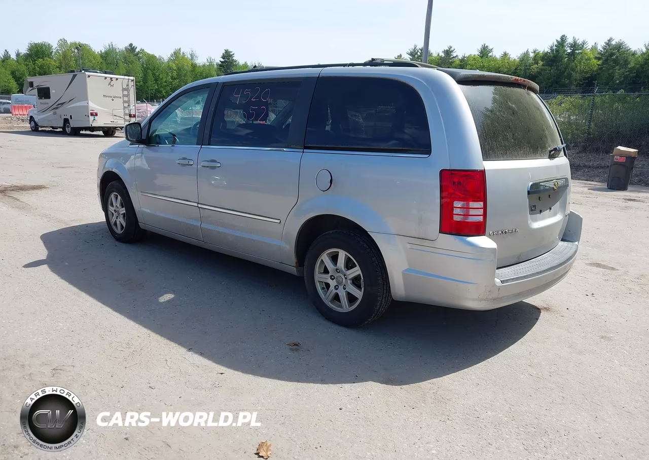 2010 Chrysler Town & Country Touring VIN:2A4RR5D13AR480307 - 3