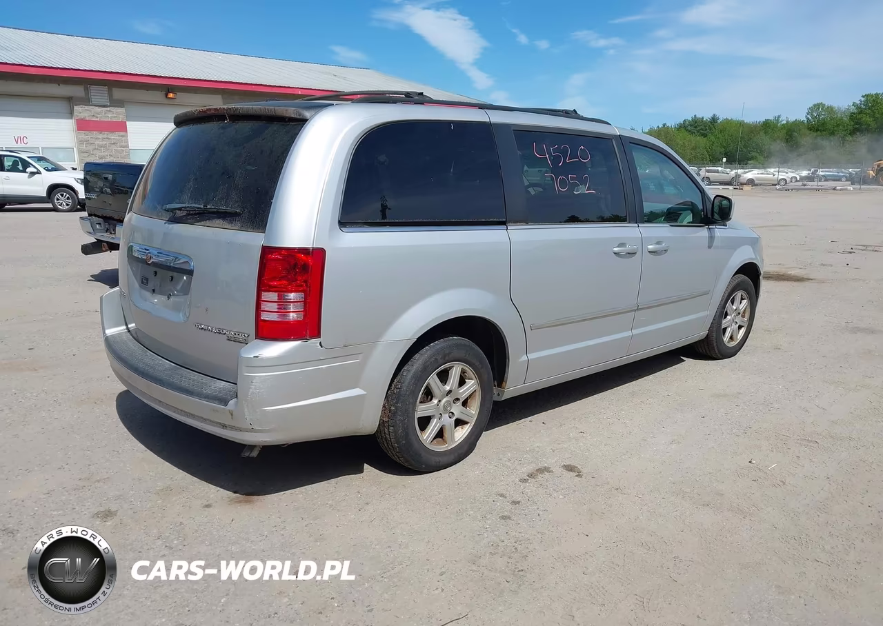 2010 Chrysler Town & Country Touring VIN:2A4RR5D13AR480307 - 4