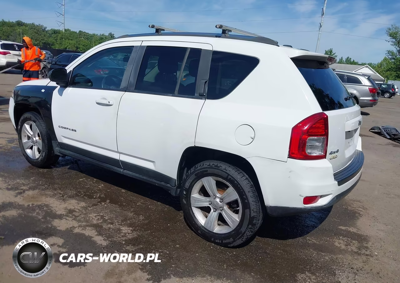 2012 Jeep Compass Latitude VIN:1C4NJDEB7CD638344 - 3