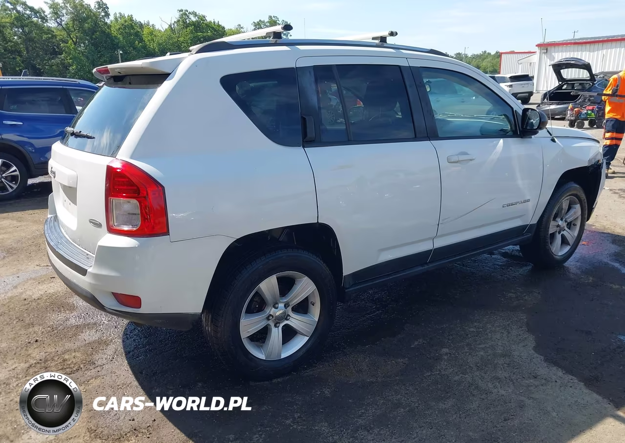 2012 Jeep Compass Latitude VIN:1C4NJDEB7CD638344 - 4