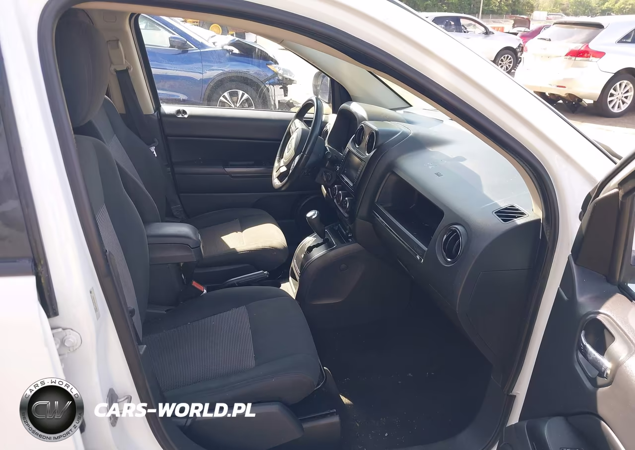 2012 Jeep Compass Latitude VIN:1C4NJDEB7CD638344 - 5