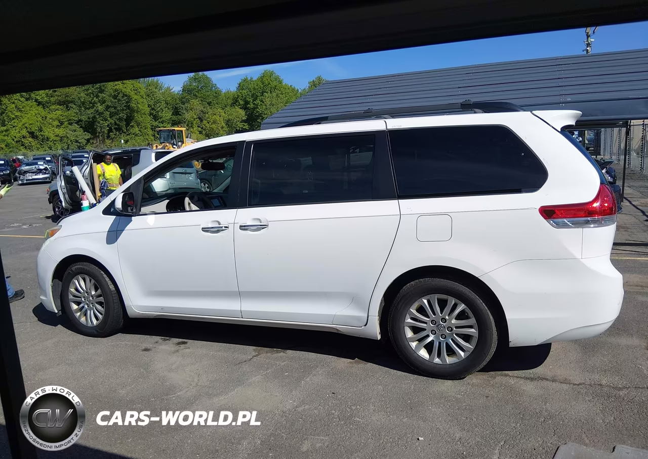 2013 Toyota Sienna Xle V6 8 Passenger VIN:5TDYK3DC2DS303965 - 14