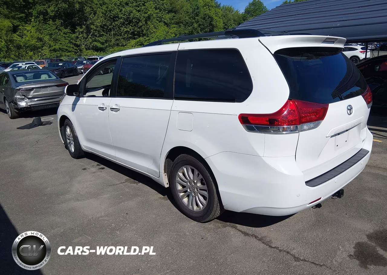 2013 Toyota Sienna Xle V6 8 Passenger VIN:5TDYK3DC2DS303965 - 3