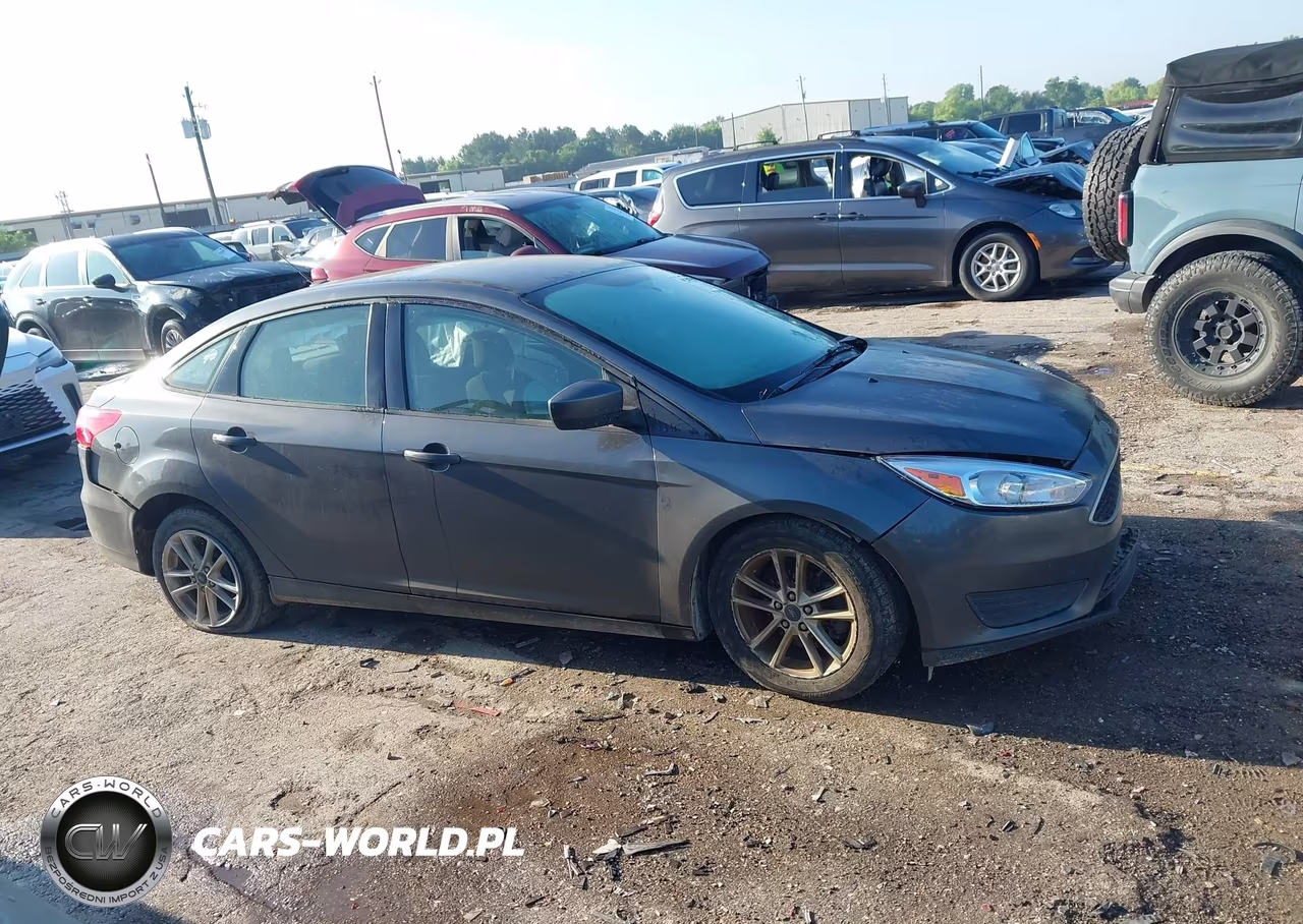 2018 Ford Focus Se VIN:1FADP3F25JL306897 - 13