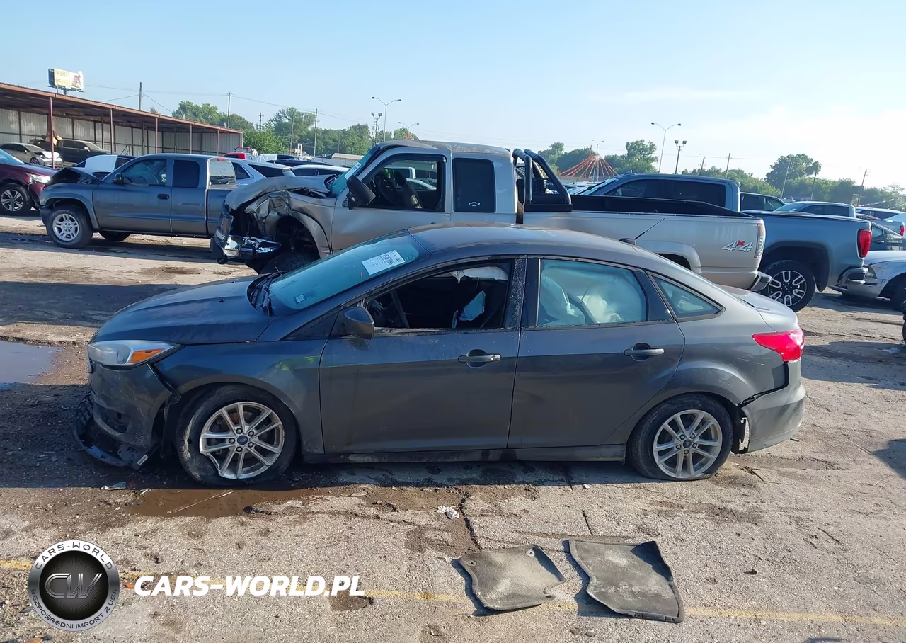 2018 Ford Focus Se VIN:1FADP3F25JL306897 - 14