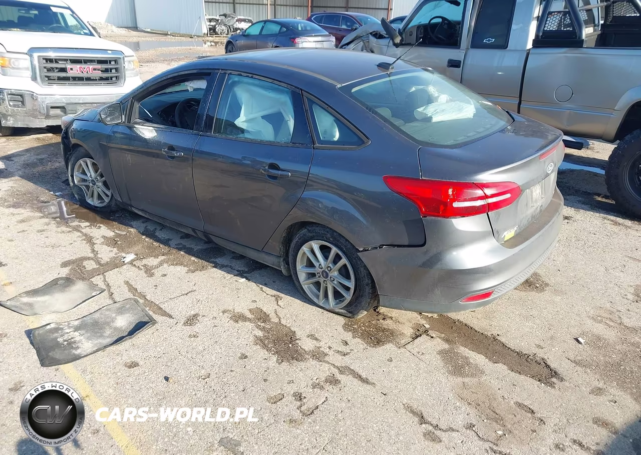 2018 Ford Focus Se VIN:1FADP3F25JL306897 - 3