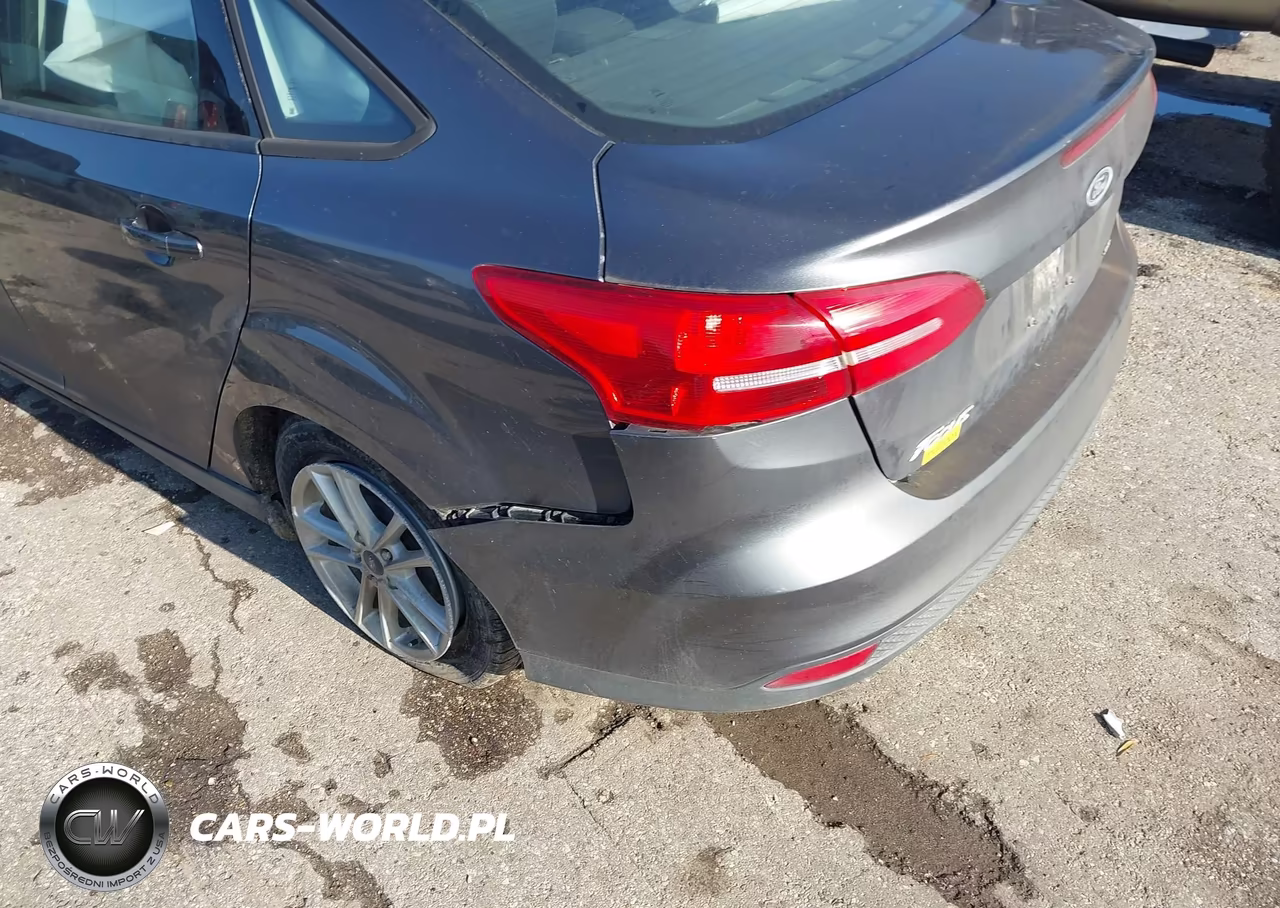 2018 Ford Focus Se VIN:1FADP3F25JL306897 - 6