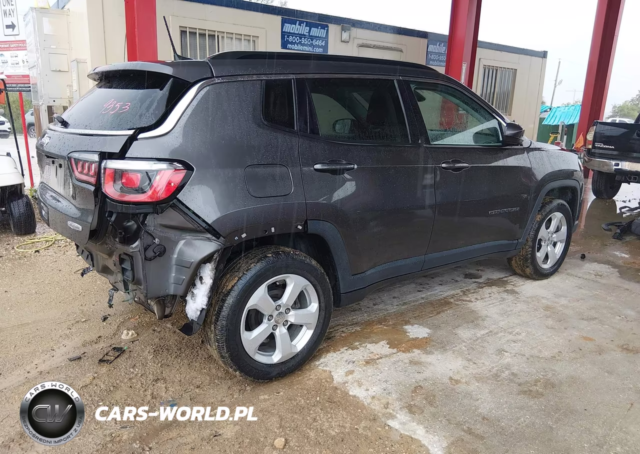 2019 Jeep Compass Latitude 4X4 VIN:3C4NJDBB4KT807183 - 4