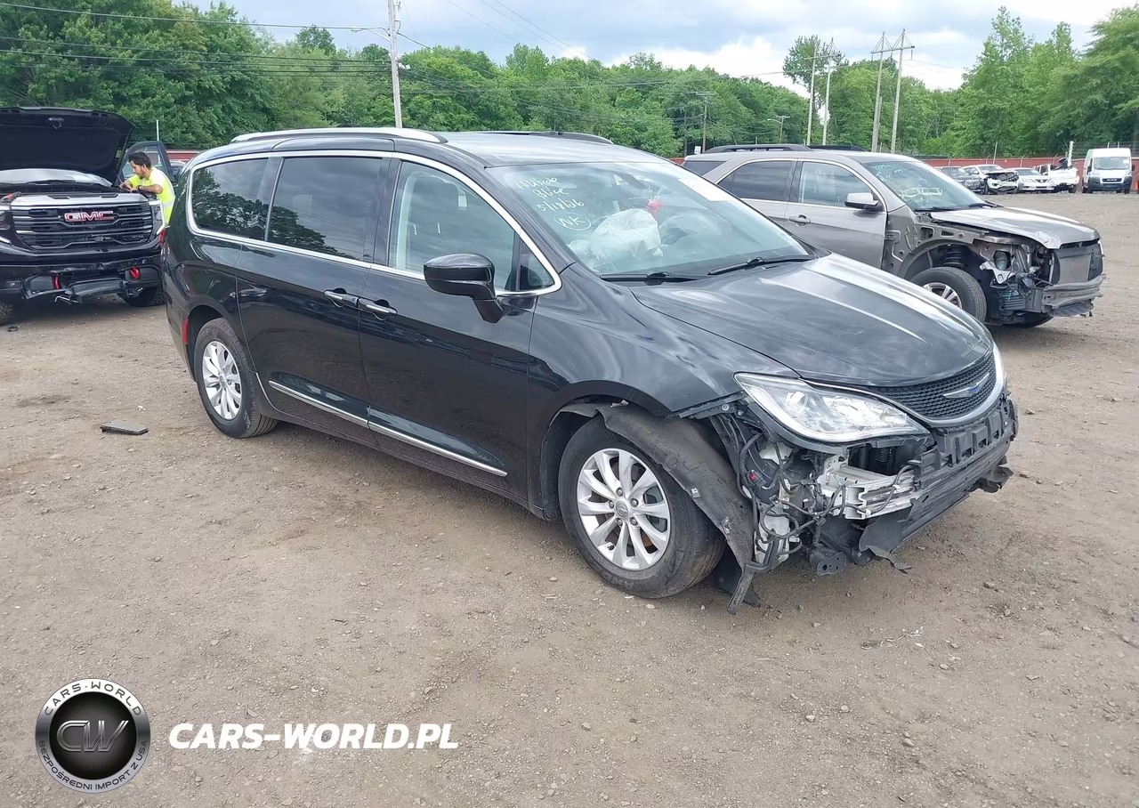 2018 Chrysler Pacifica Touring L – zdjęcie 1 z 16