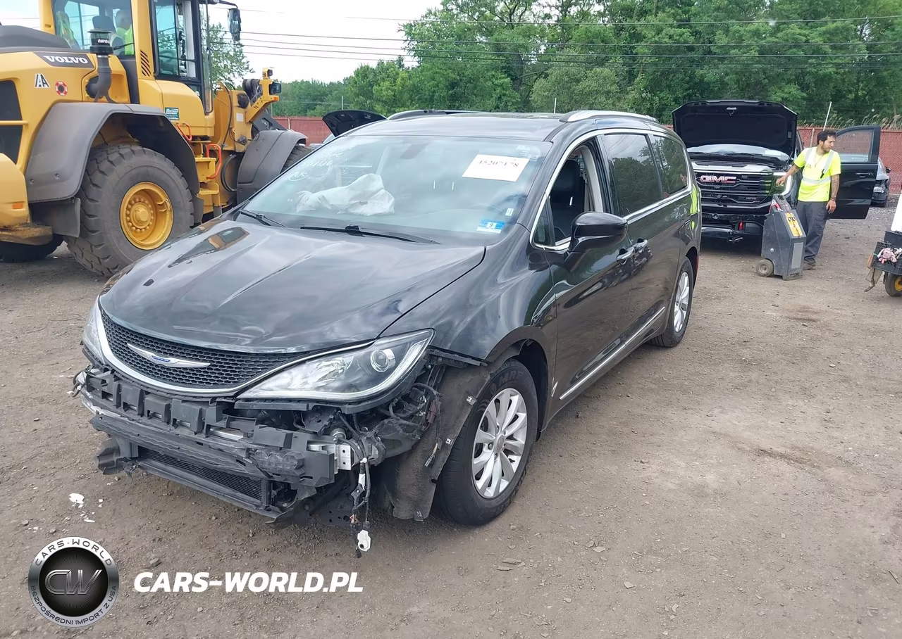 2018 Chrysler Pacifica Touring L VIN:2C4RC1BG3JR353595 - 6