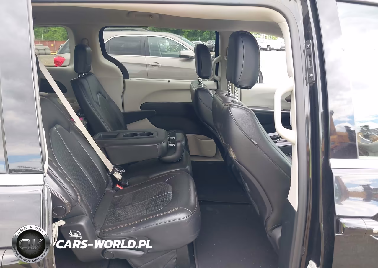 2018 Chrysler Pacifica Touring L VIN:2C4RC1BG3JR353595 - 8