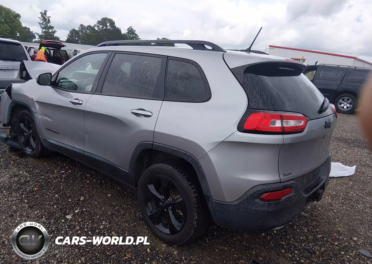 2015 Jeep Cherokee Latitude Altitude VIN:1C4PJLCB4FW723186 - 3