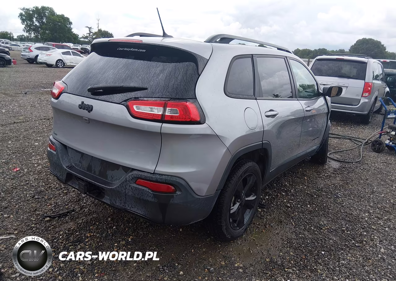 2015 Jeep Cherokee Latitude Altitude VIN:1C4PJLCB4FW723186 - 4