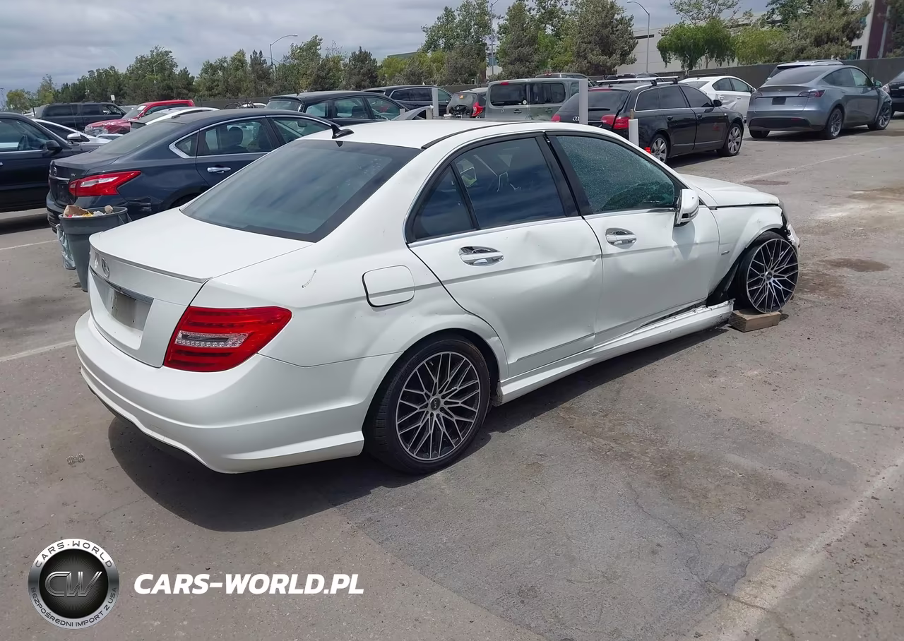 2012 Mercedes-Benz C 250 Luxury-Sport VIN:WDDGF4HB2CR195289 - 4