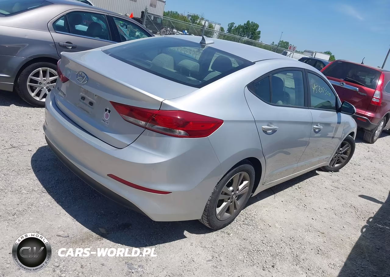 2018 Hyundai Elantra Sel VIN:5NPD84LF6JH315813 - 4