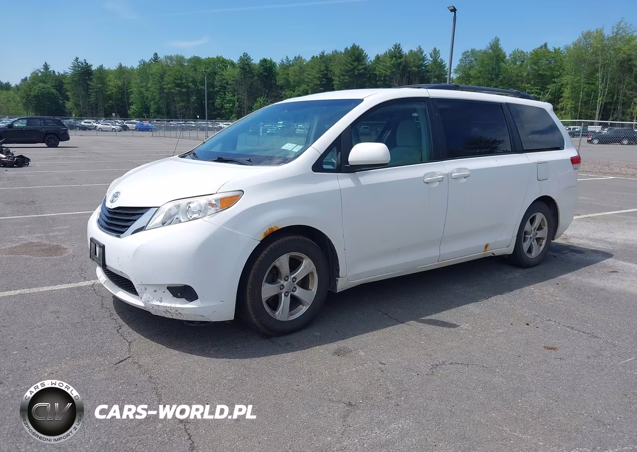 2013 Toyota Sienna Le V6 8 Passenger VIN:5TDKK3DC3DS340111 - 2