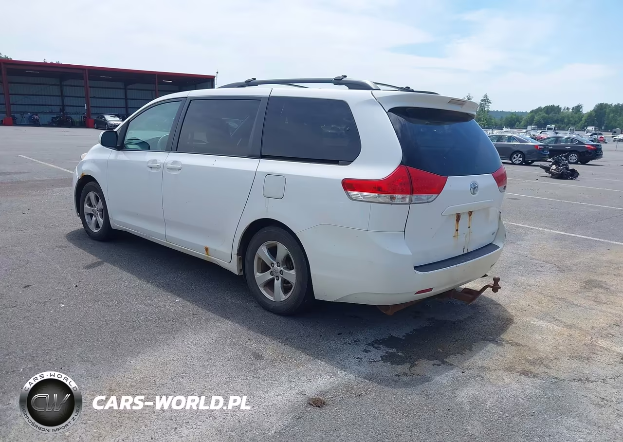 2013 Toyota Sienna Le V6 8 Passenger VIN:5TDKK3DC3DS340111 - 3