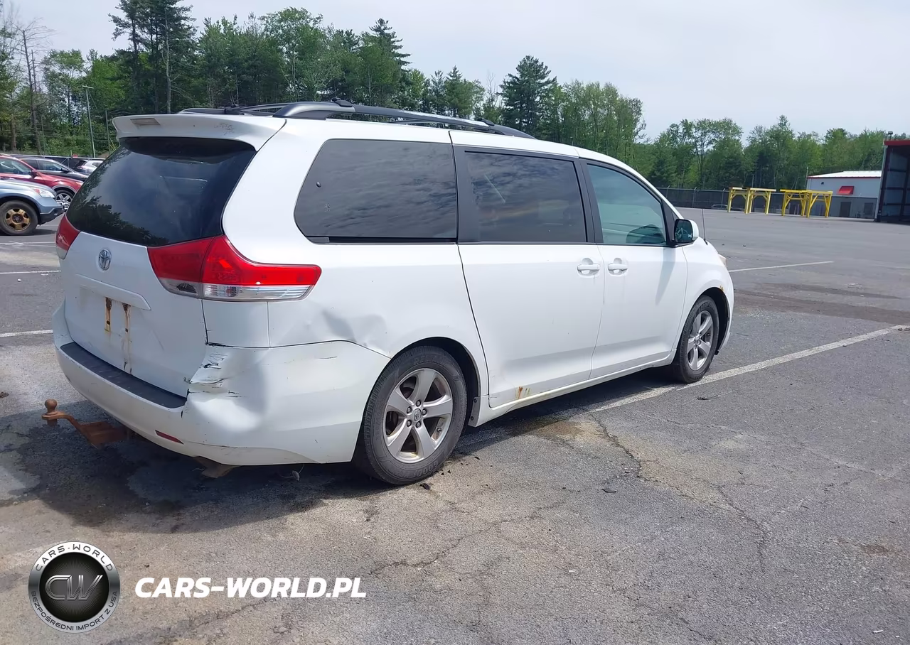 2013 Toyota Sienna Le V6 8 Passenger VIN:5TDKK3DC3DS340111 - 4