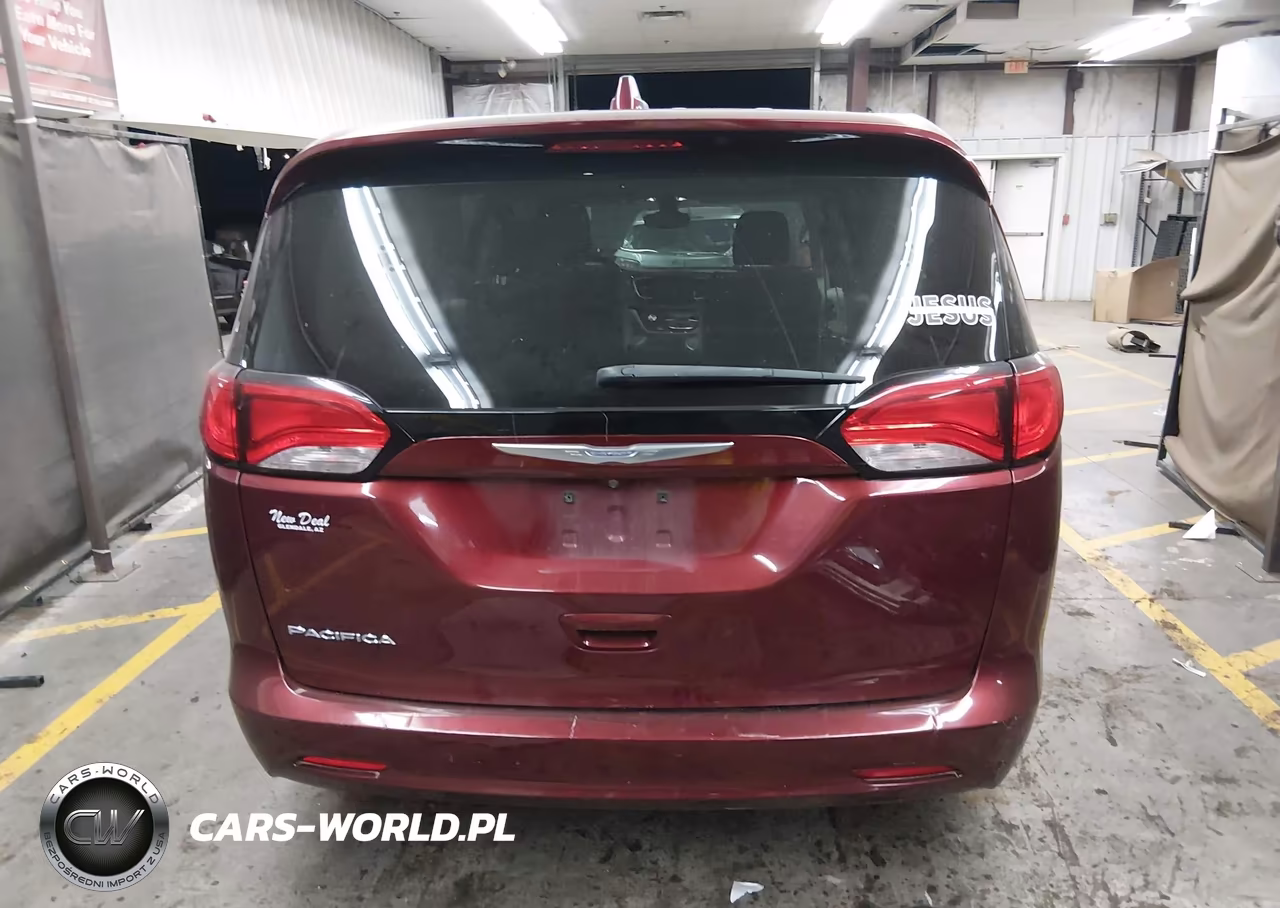 2017 Chrysler Pacifica Touring VIN:2C4RC1DG0HR508885 - 17