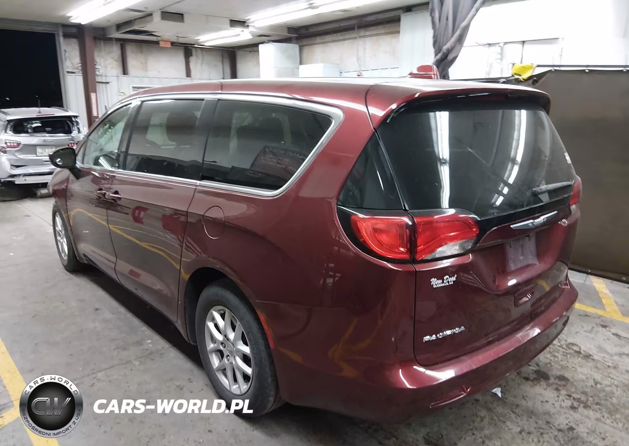 2017 Chrysler Pacifica Touring VIN:2C4RC1DG0HR508885 - 3