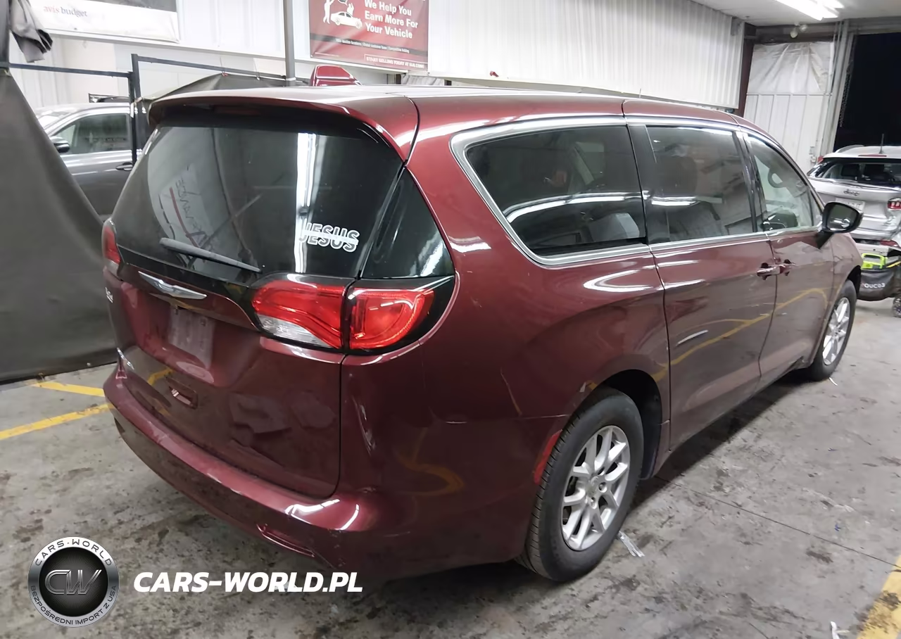2017 Chrysler Pacifica Touring VIN:2C4RC1DG0HR508885 - 4