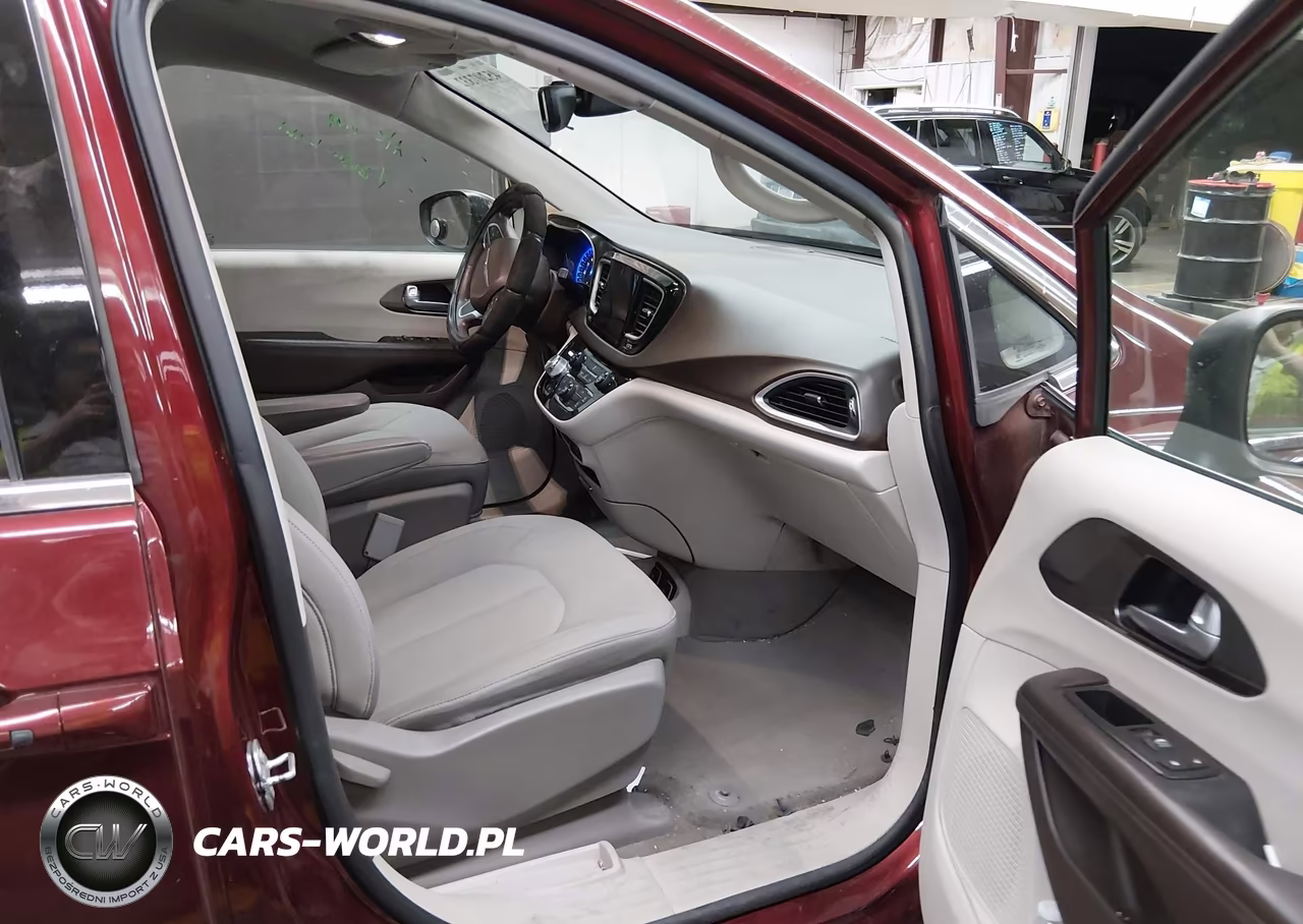 2017 Chrysler Pacifica Touring VIN:2C4RC1DG0HR508885 - 5