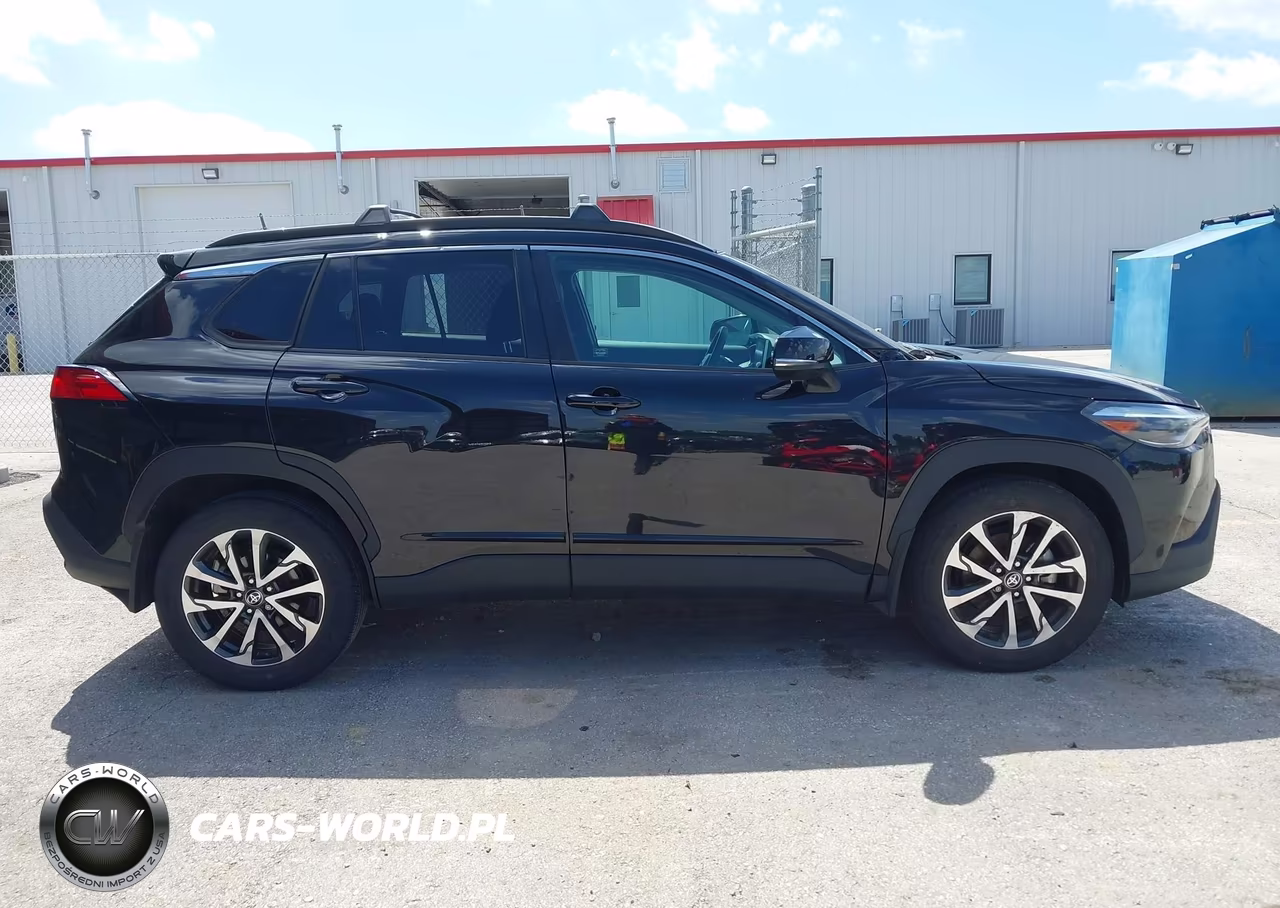 2022 Toyota Corolla Cross Xle VIN:7MUDAABG3NV004553 - 13